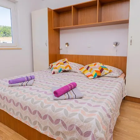 Apartmán Lovely In Rab With Wifi Rab Town