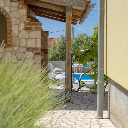 Apartmán Lovely In Rab With Wifi